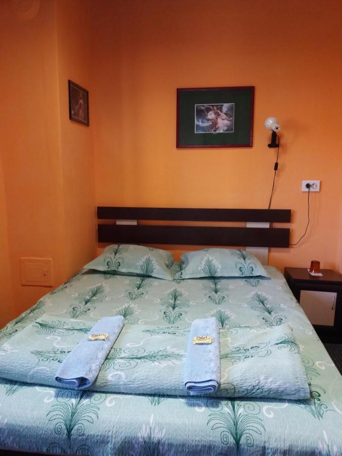 Стаи за гости ОРЕХА Троян Private rooms Oreha Экстерьер фото